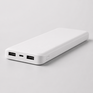 Power bank blanco delgado en vista de estudio