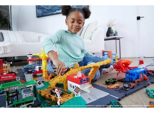 Hot Wheels City Garage Estacionamiento De Vehiculos Color Multicolor