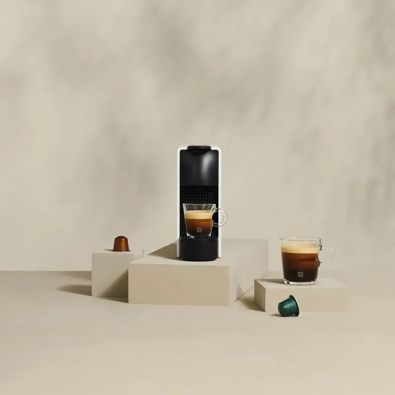Cafetera Nespresso Essenza Mini Black Black