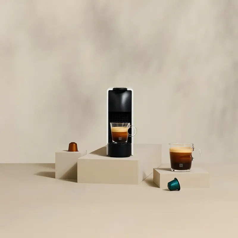 Cafetera Nespresso Essenza Mini Con Espumador De Leche Negro