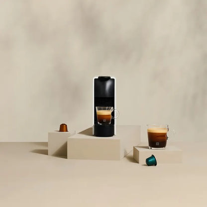 Cafetera Nespresso Essenza Mini Con Espumador De Leche Negro