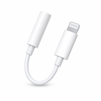 Adaptador blanco de conector para teléfono a audio 3,5 mm sobre fondo blanco