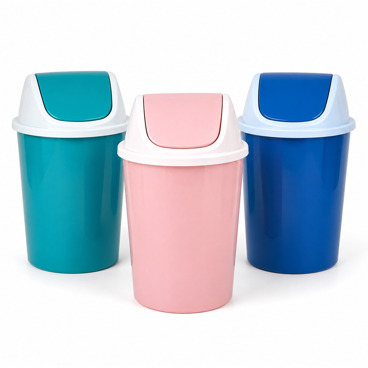 Basurero plástico con tapa vaivén en colores rosado, turquesa y azul sobre fondo blanco