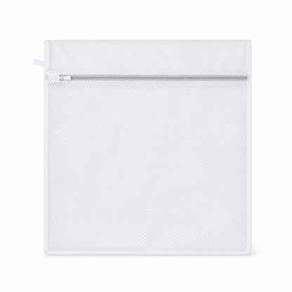 Bolsa de lavado de malla con cierre 60 x 60 cm sobre fondo blanco