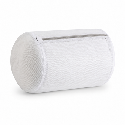Bolsa de lavado cilíndrica de malla 22 x 33 cm sobre fondo blanco