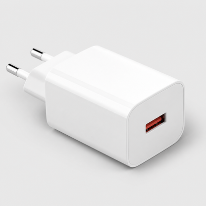Detalle del puerto USB-A y enchufe europeo