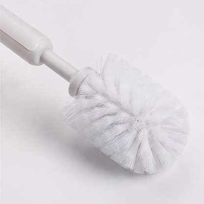 Detalle de las cerdas blancas del cepillo sanitario