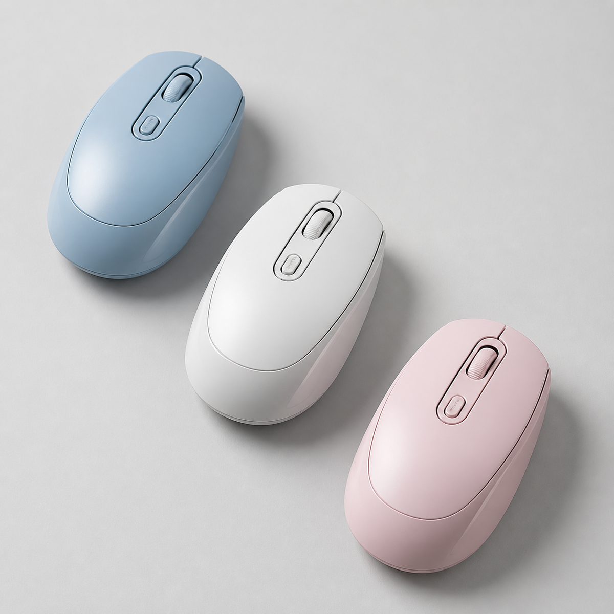 Tres colores de mouse inalámbrico en estudio