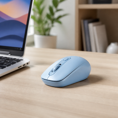 Mouse inalámbrico azul junto a laptop