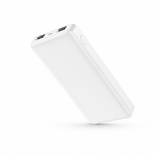 Power bank blanco de 5000 mAh sobre fondo blanco
